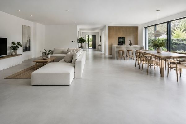 Suelo continuo de microcemento en una vivienda